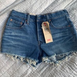 Levi’s 501 mid rise short 25